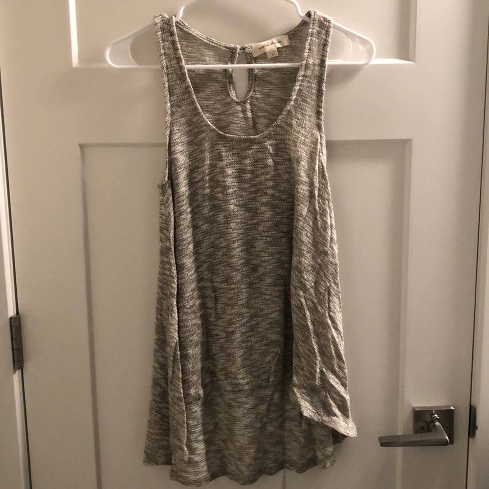 Gold sleeveless top w/keyhole back&high low bottom